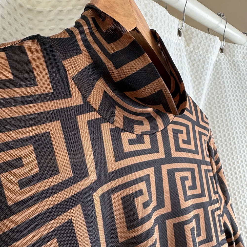 Geometric Print Mesh Top - Picture 4 of 6